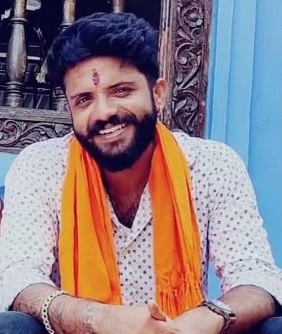 Ex-Bajrang Dal Leader Attacked, Mangalore Bandh Called On May 1, 2025, a violent incident in Mangaluru, Karnataka, shocked the region, leading to heightened tensions and a citywide bandh. This article explains the events surrounding the attack on Suhas Shetty, the police response, and the Vishwa Hindu Parishad’s (VHP) call for a bandh in Dakshina Kannada. Who Was Suhas Shetty and How Was He Attacked? Suhas Shetty, a 30-year-old former member of Bajrang Dal’s Go Raksha Division, was a prominent Hindu activist in Mangaluru. He was also a controversial figure, notably accused in the 2022 murder of Mohammed Fazil, a 23-year-old Muslim man from Mangalapete in Katipalla. Fazil’s killing, allegedly in retaliation for the murder of BJP youth leader Praveen Nettaru, had previously fueled communal tensions in the coastal region. Shetty, who had a criminal record with multiple cases, including murder and attempted murder, was out on bail at the time of his death. On the evening of May 1, Shetty was brutally attacked near Kinnipadavu, Bajpe, on the outskirts of Mangaluru. According to reports, six unidentified assailants, arriving in a Swift car and a pickup truck, intercepted Shetty’s vehicle around 8:30 PM. Armed with deadly weapons, they assaulted Shetty and his companions, inflicting fatal injuries. Shetty succumbed to his wounds at a private hospital, while another person in the car was injured. Local MLA Bharath Shetty described the attack as a “planned murder” and raised concerns about the safety of Hindu activists, calling for swift police action against “anti-social elements.”