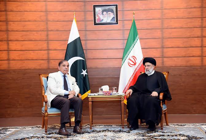 US Airstrikes Target Iran Nuclear Sites: Pakistan Base Usage Sparks Regional Controversy