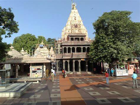Ujjain Bulldozers Roll Near Mahakaleshwar Mandir: 7 Encroachments Down, 28 to Go