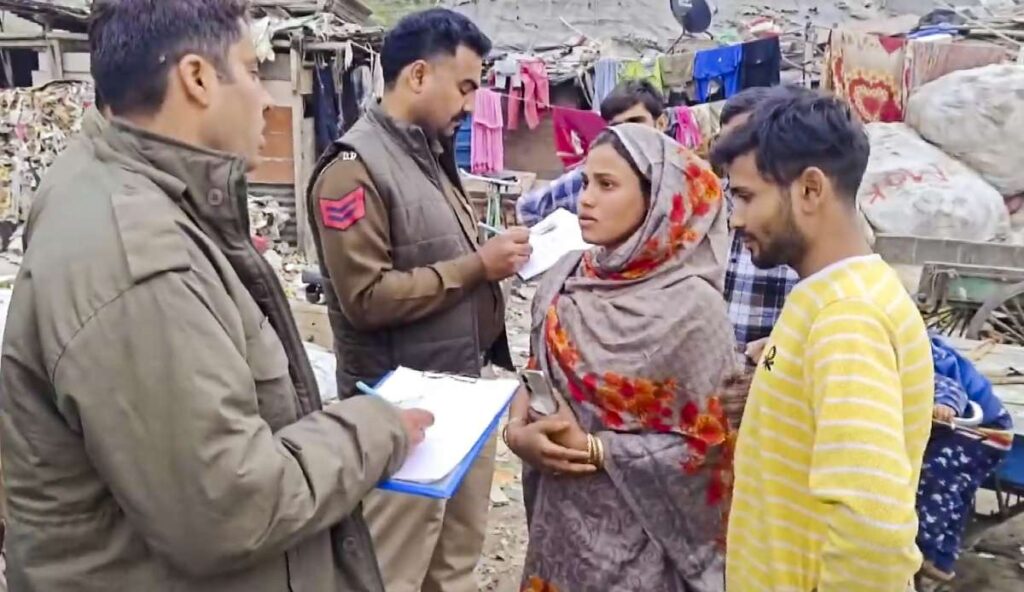 Delhi Police Detain 31 Illegal Bangladeshi Migrants for Deportation